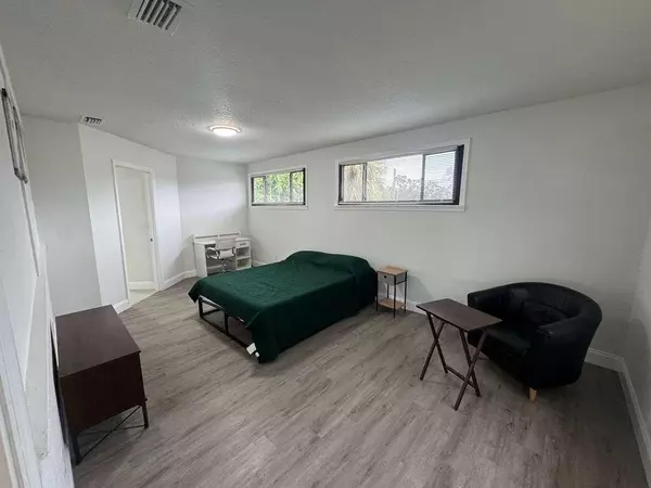 Coliving in Live Oaks Square - East Tampa, Tampa