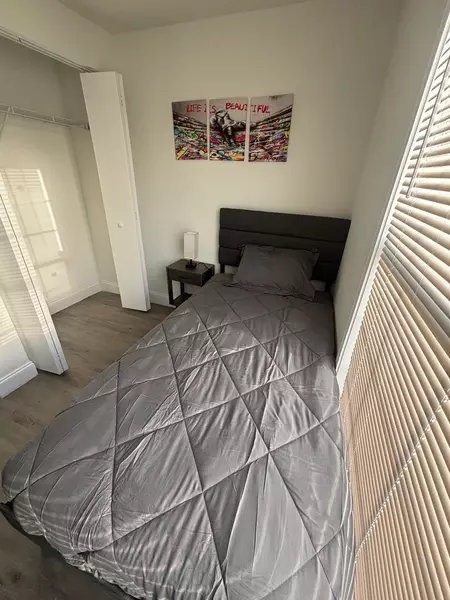 Coliving in Live Oaks Square - East Tampa, Tampa