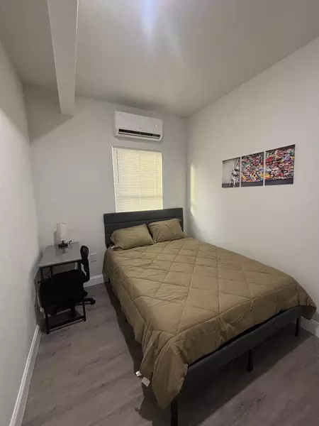 Coliving in Live Oaks Square - East Tampa, Tampa