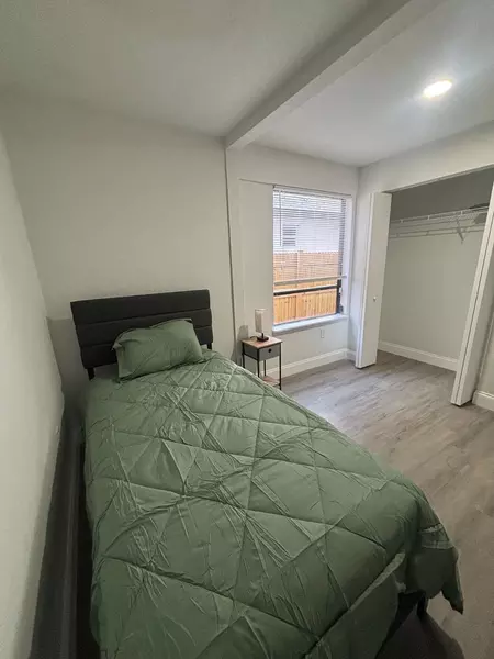 Coliving in Live Oaks Square - East Tampa, Tampa