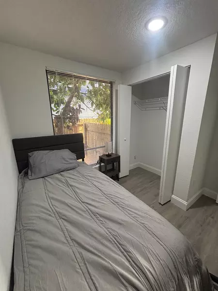 Coliving in Live Oaks Square - East Tampa, Tampa