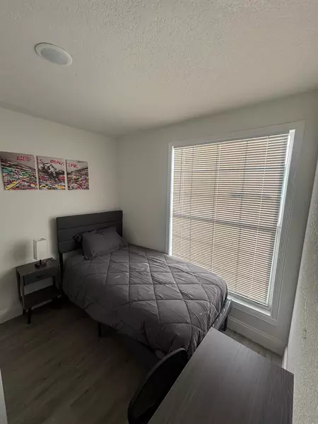 Coliving in Live Oaks Square - East Tampa, Tampa