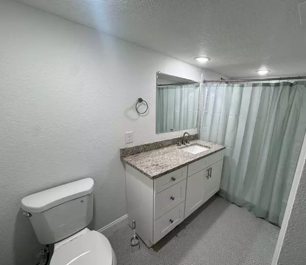 Coliving in Live Oaks Square - East Tampa, Tampa