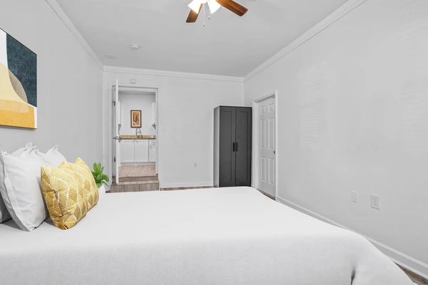 Coliving in Live Oaks Square - East Tampa, Tampa