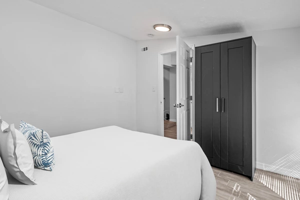 Coliving in Live Oaks Square - East Tampa, Tampa