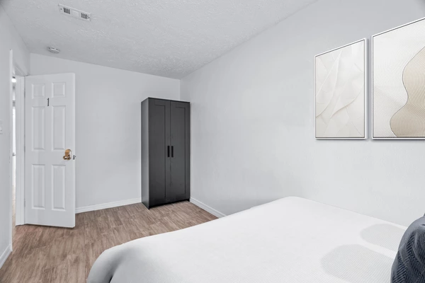 Coliving in Live Oaks Square - East Tampa, Tampa