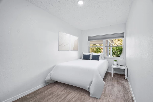 Coliving in Live Oaks Square - East Tampa, Tampa