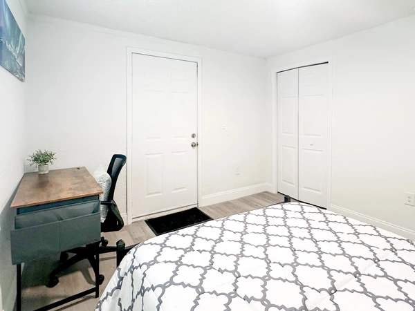 Coliving in Live Oaks Square - East Tampa, Tampa