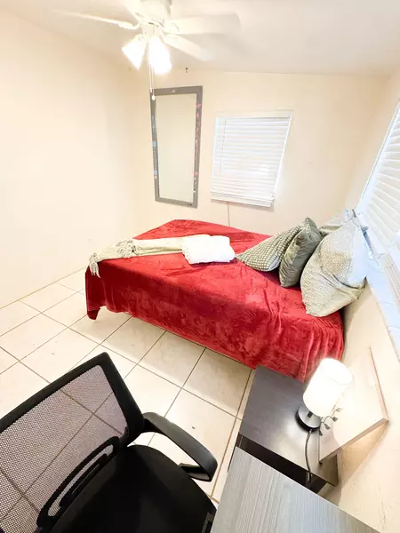 Coliving in Pinellas Park - Clearwater-St. Petersburg, Tampa