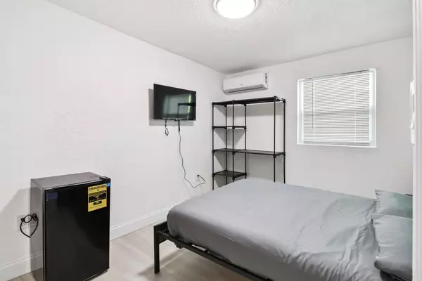 Coliving in Live Oaks Square - East Tampa, Tampa