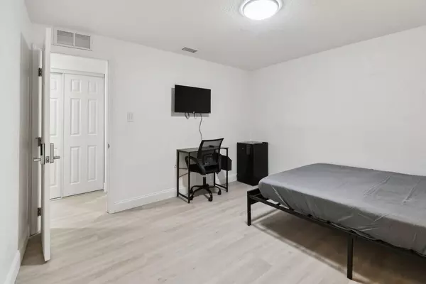 Coliving in Live Oaks Square - East Tampa, Tampa