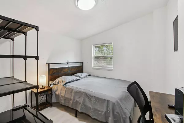 Coliving in Live Oaks Square - East Tampa, Tampa
