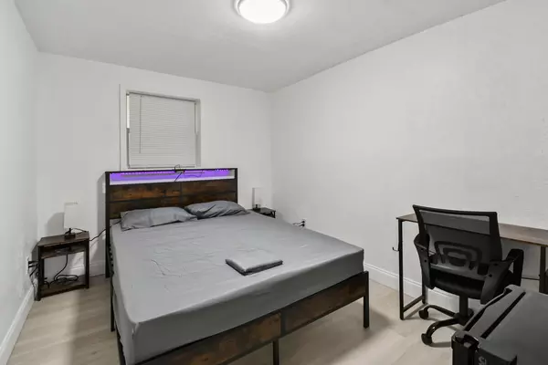 Coliving in Live Oaks Square - East Tampa, Tampa