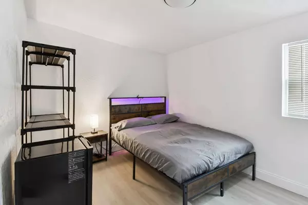 Coliving in Live Oaks Square - East Tampa, Tampa