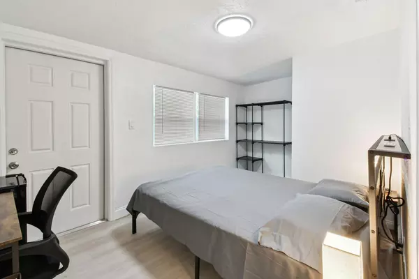Coliving in Live Oaks Square - East Tampa, Tampa