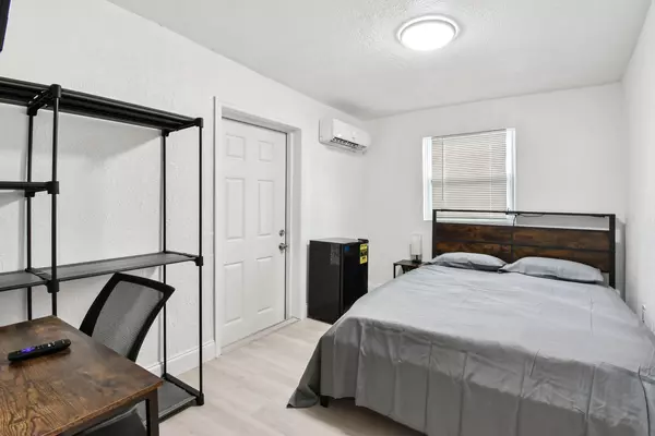 Coliving in Live Oaks Square - East Tampa, Tampa