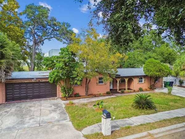 Coliving in Live Oaks Square - East Tampa, Tampa