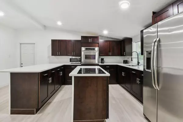 Coliving in Live Oaks Square - East Tampa, Tampa