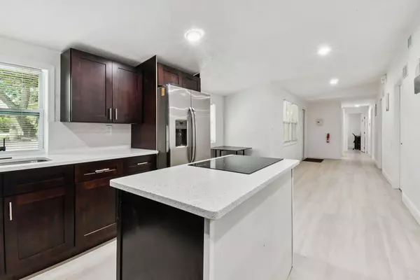 Coliving in Live Oaks Square - East Tampa, Tampa