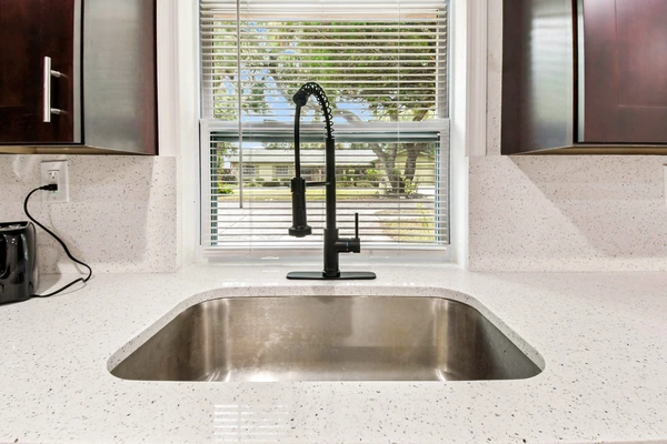 Coliving in Live Oaks Square - East Tampa, Tampa