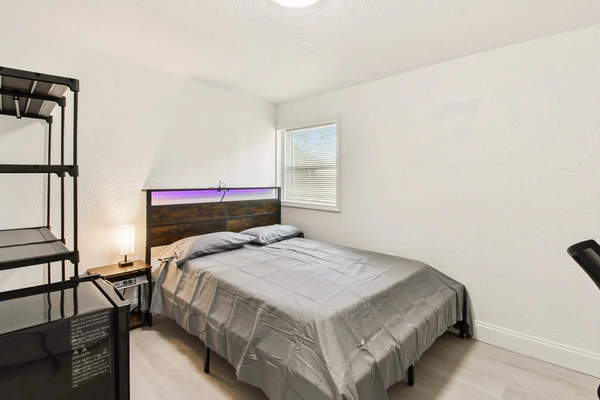 Coliving in Live Oaks Square - East Tampa, Tampa