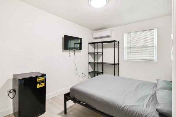 Coliving in Live Oaks Square - East Tampa, Tampa