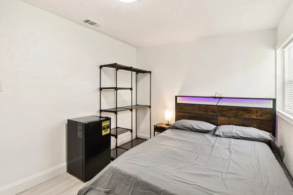 Coliving in Live Oaks Square - East Tampa, Tampa