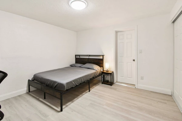Coliving in Live Oaks Square - East Tampa, Tampa