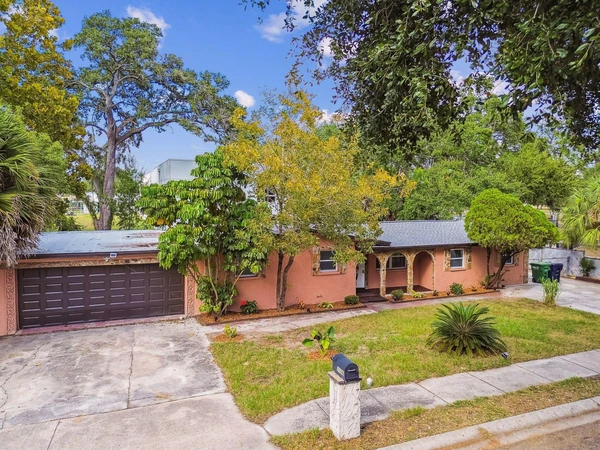 Coliving in Live Oaks Square - East Tampa, Tampa