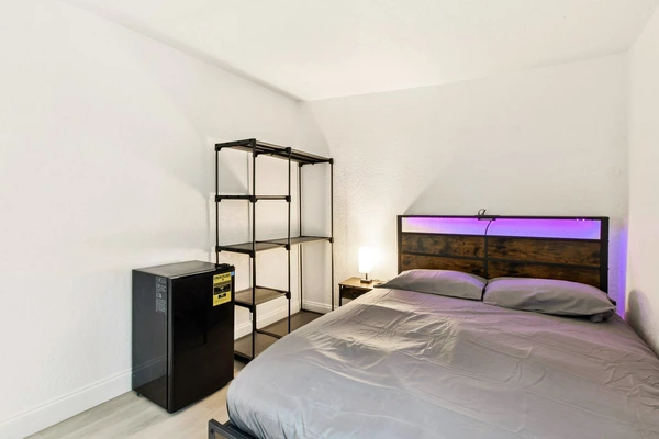 Coliving in Live Oaks Square - East Tampa, Tampa