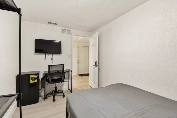 Coliving in Live Oaks Square - East Tampa, Tampa