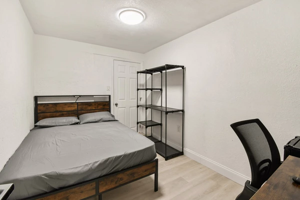 Coliving in Live Oaks Square - East Tampa, Tampa