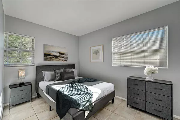 Coliving in Cedar Hills - Westside, Jacksonville