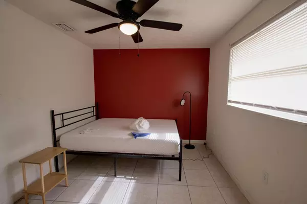 Coliving in Live Oaks Square - East Tampa, Tampa