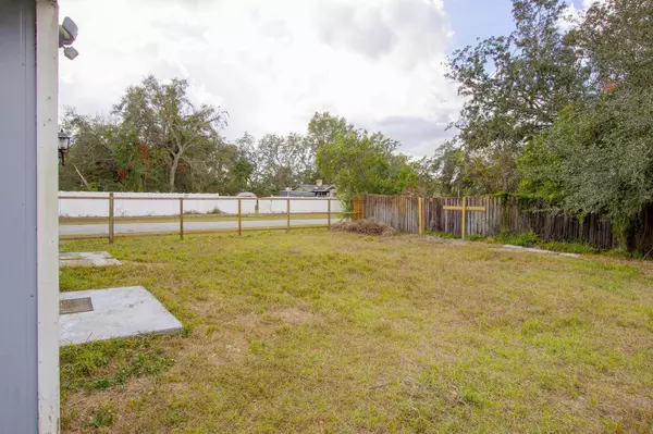 Coliving in Live Oaks Square - East Tampa, Tampa