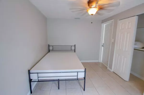 Coliving in Live Oaks Square - East Tampa, Tampa