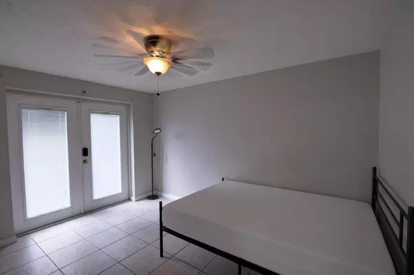 Coliving in Live Oaks Square - East Tampa, Tampa