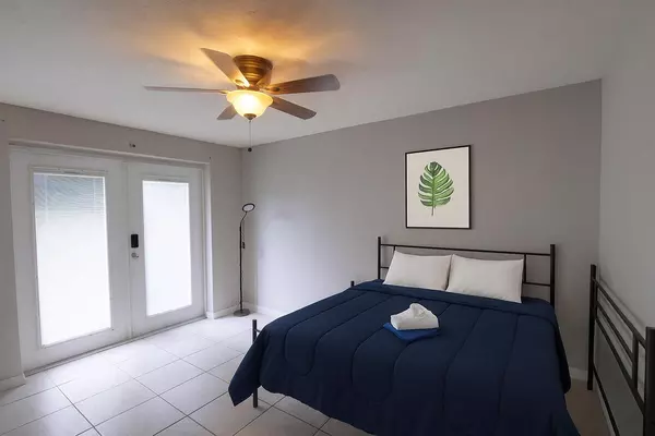 Coliving in Live Oaks Square - East Tampa, Tampa
