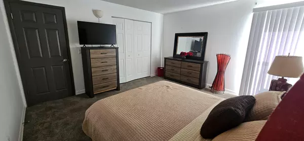 Coliving in Town 'n' Country - West Tampa, Tampa