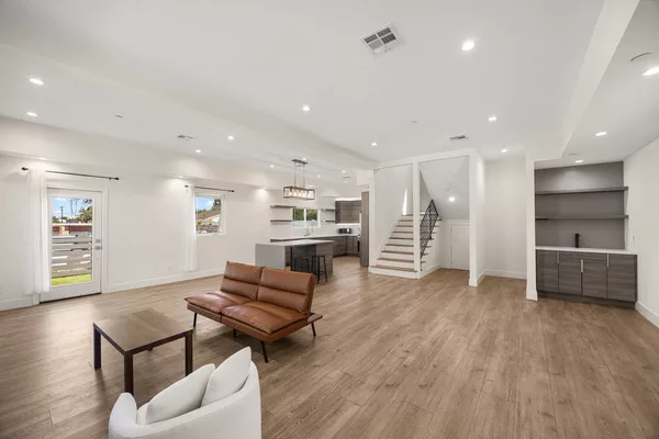 Coliving in Valley Village - San Fernando Valley, Los Angeles