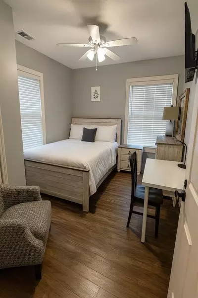 Coliving in Midtown-Westport - KCMO, Kansas City