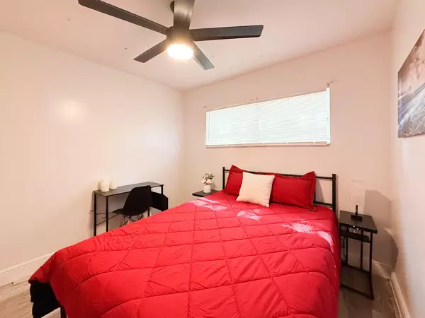 Coliving in Live Oaks Square - East Tampa, Tampa