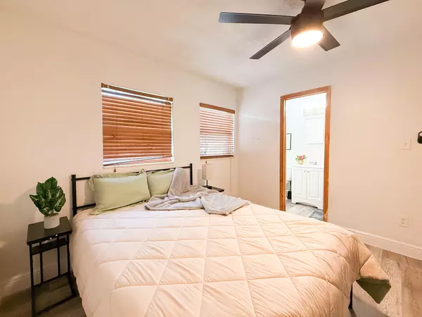 Coliving in Live Oaks Square - East Tampa, Tampa