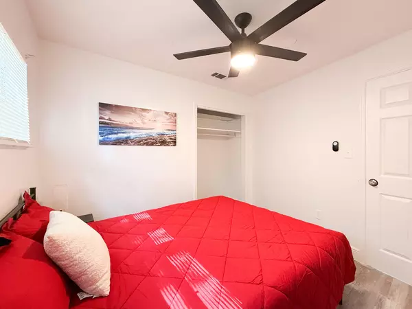 Coliving in Live Oaks Square - East Tampa, Tampa