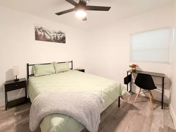Coliving in Live Oaks Square - East Tampa, Tampa