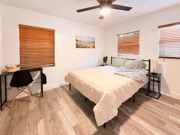 Coliving in Live Oaks Square - East Tampa, Tampa