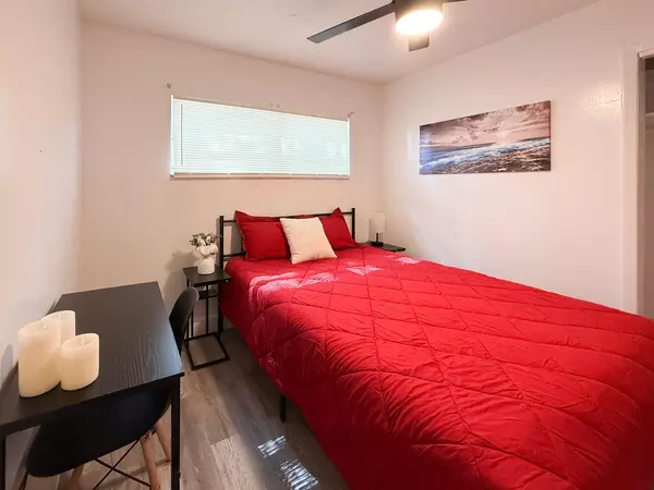Coliving in Live Oaks Square - East Tampa, Tampa