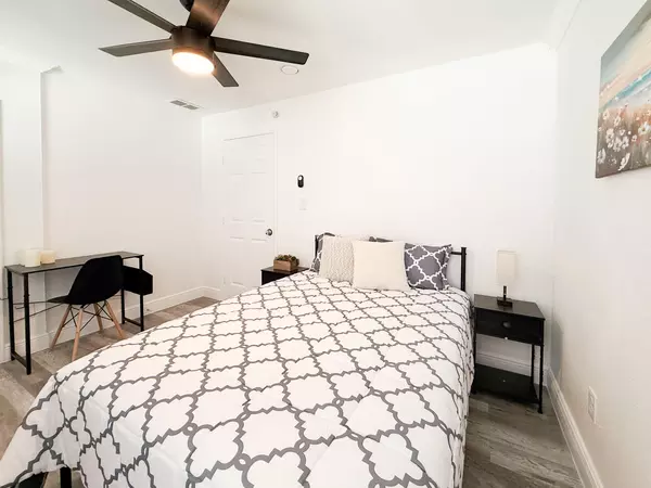 Coliving in Live Oaks Square - East Tampa, Tampa