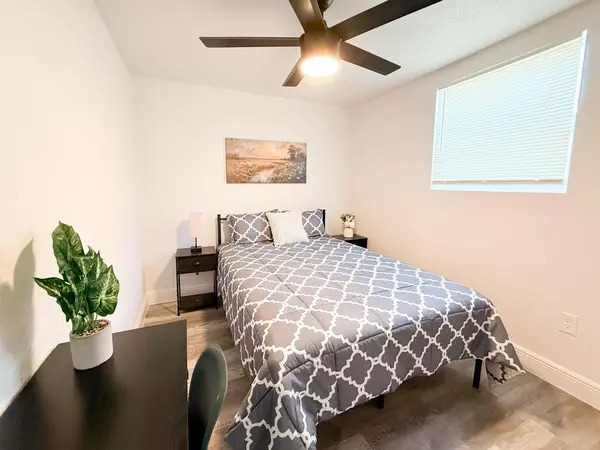 Coliving in Live Oaks Square - East Tampa, Tampa