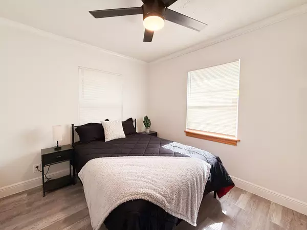 Coliving in Live Oaks Square - East Tampa, Tampa